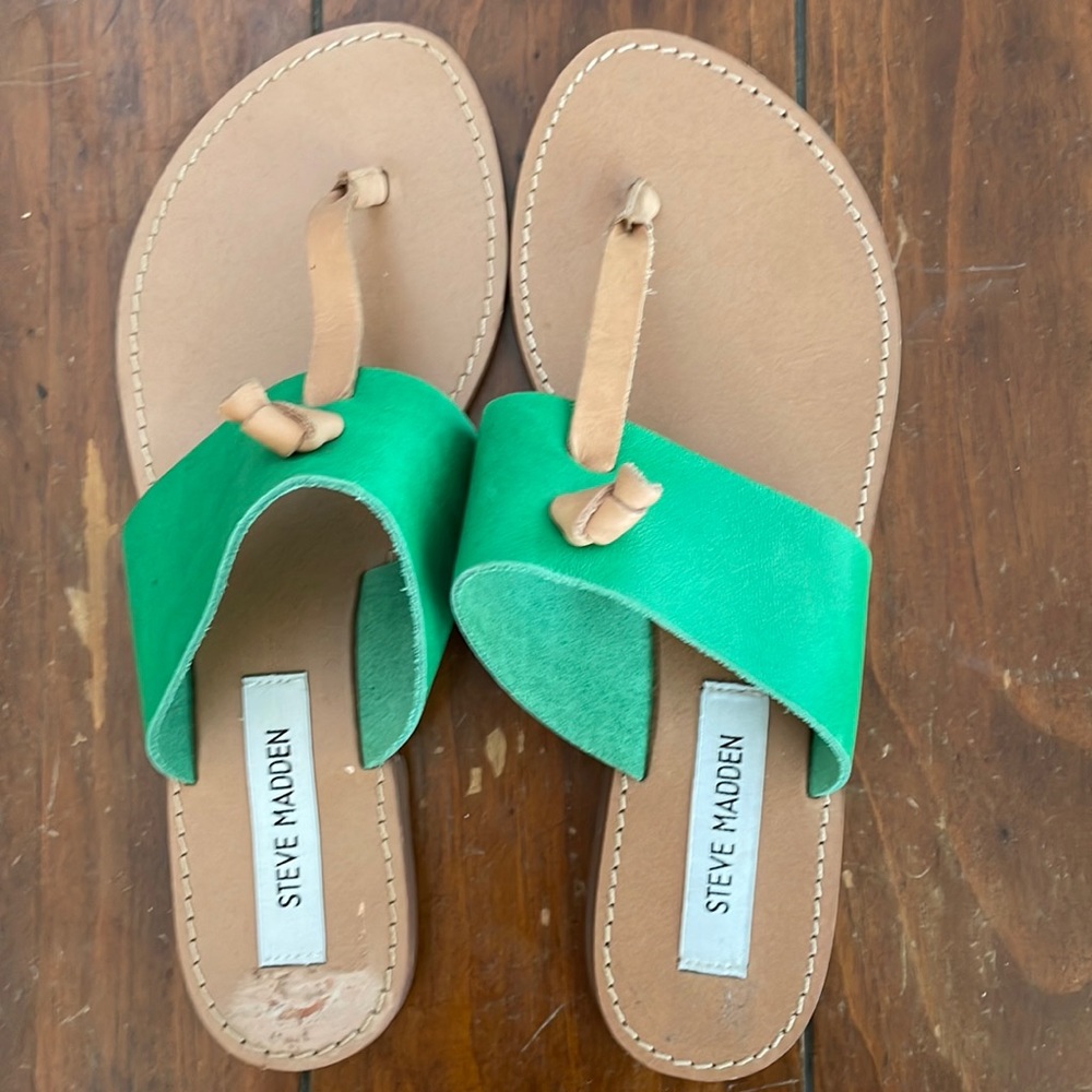 Steve Madden thong sandals (sz 8)